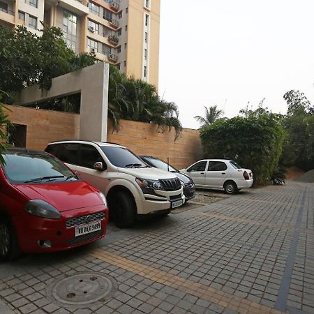 Capital O 10212 Hotel West Willows Xanadu Calcutta Buitenkant foto