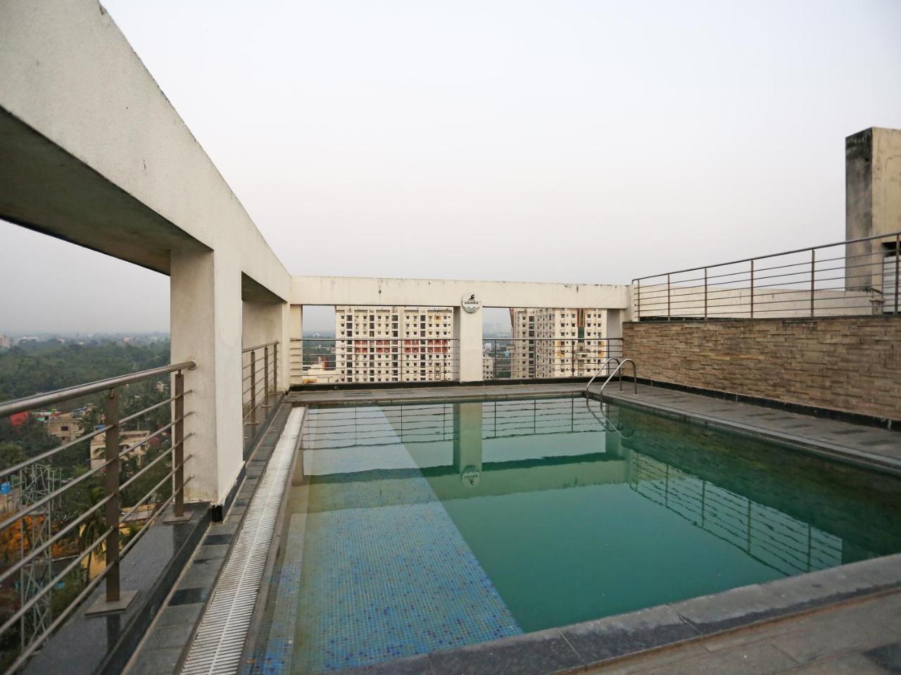 Capital O 10212 Hotel West Willows Xanadu Calcutta Buitenkant foto