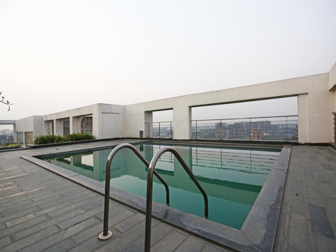 Capital O 10212 Hotel West Willows Xanadu Calcutta Buitenkant foto
