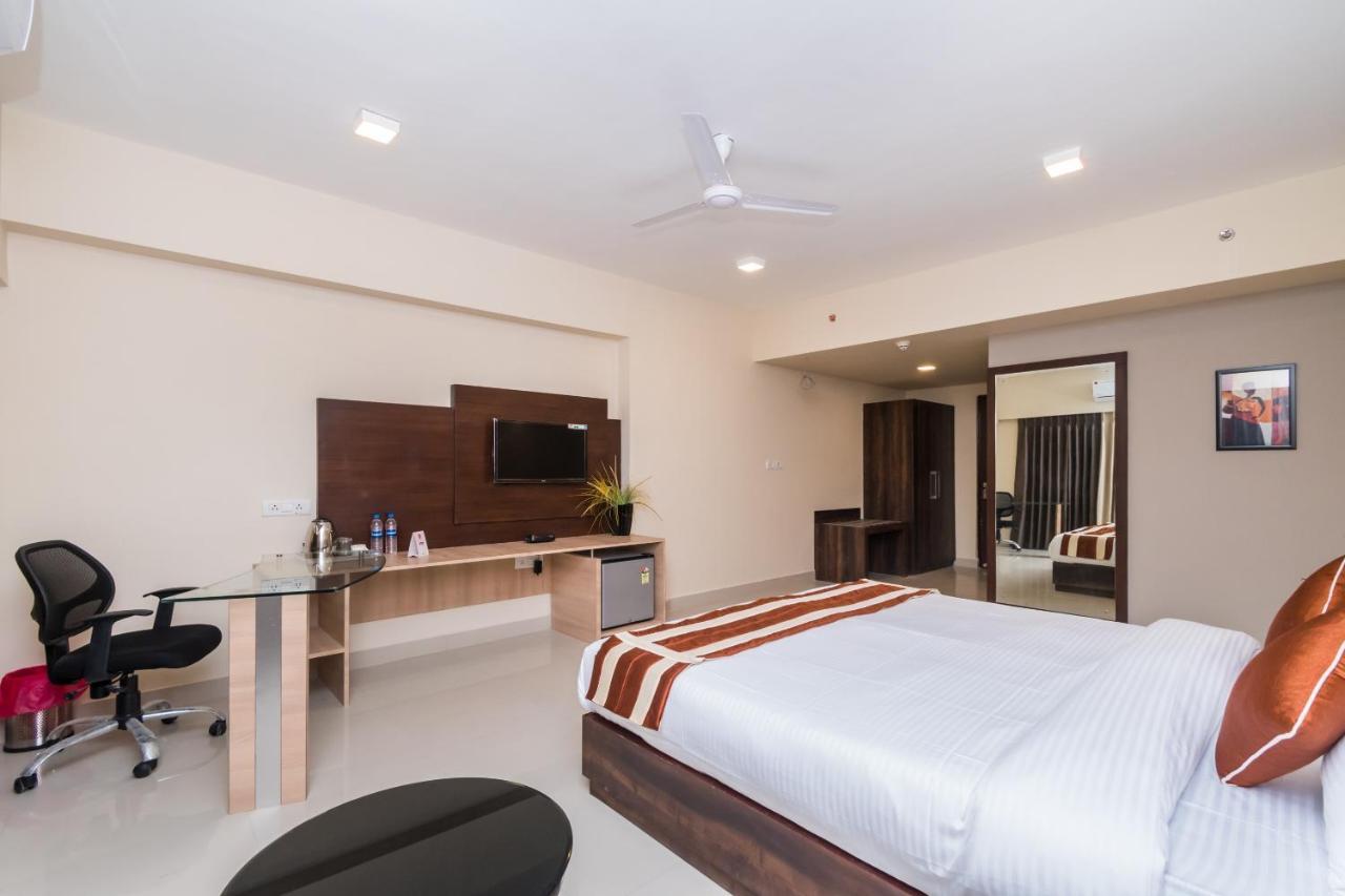 Capital O 10212 Hotel West Willows Xanadu Calcutta Buitenkant foto