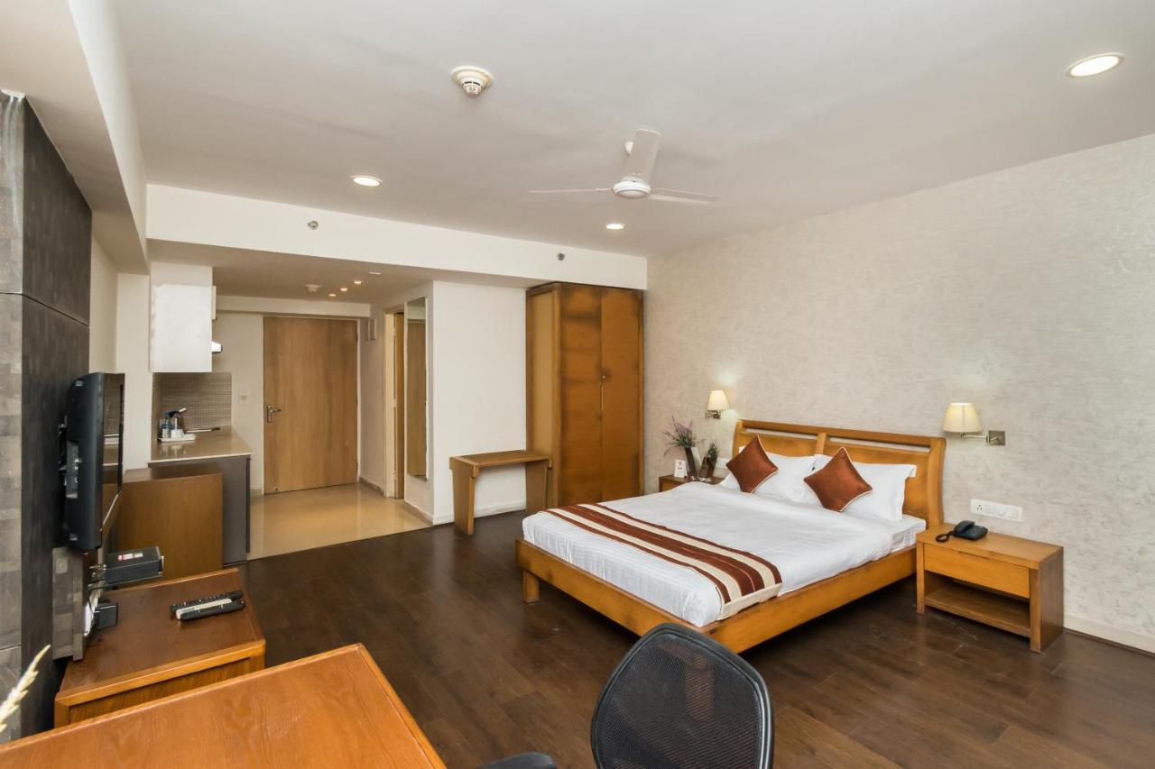 Capital O 10212 Hotel West Willows Xanadu Calcutta Buitenkant foto