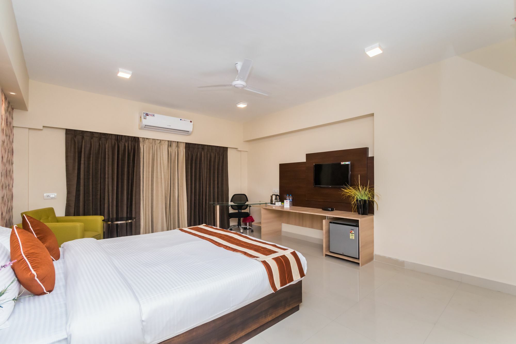 Capital O 10212 Hotel West Willows Xanadu Calcutta Buitenkant foto