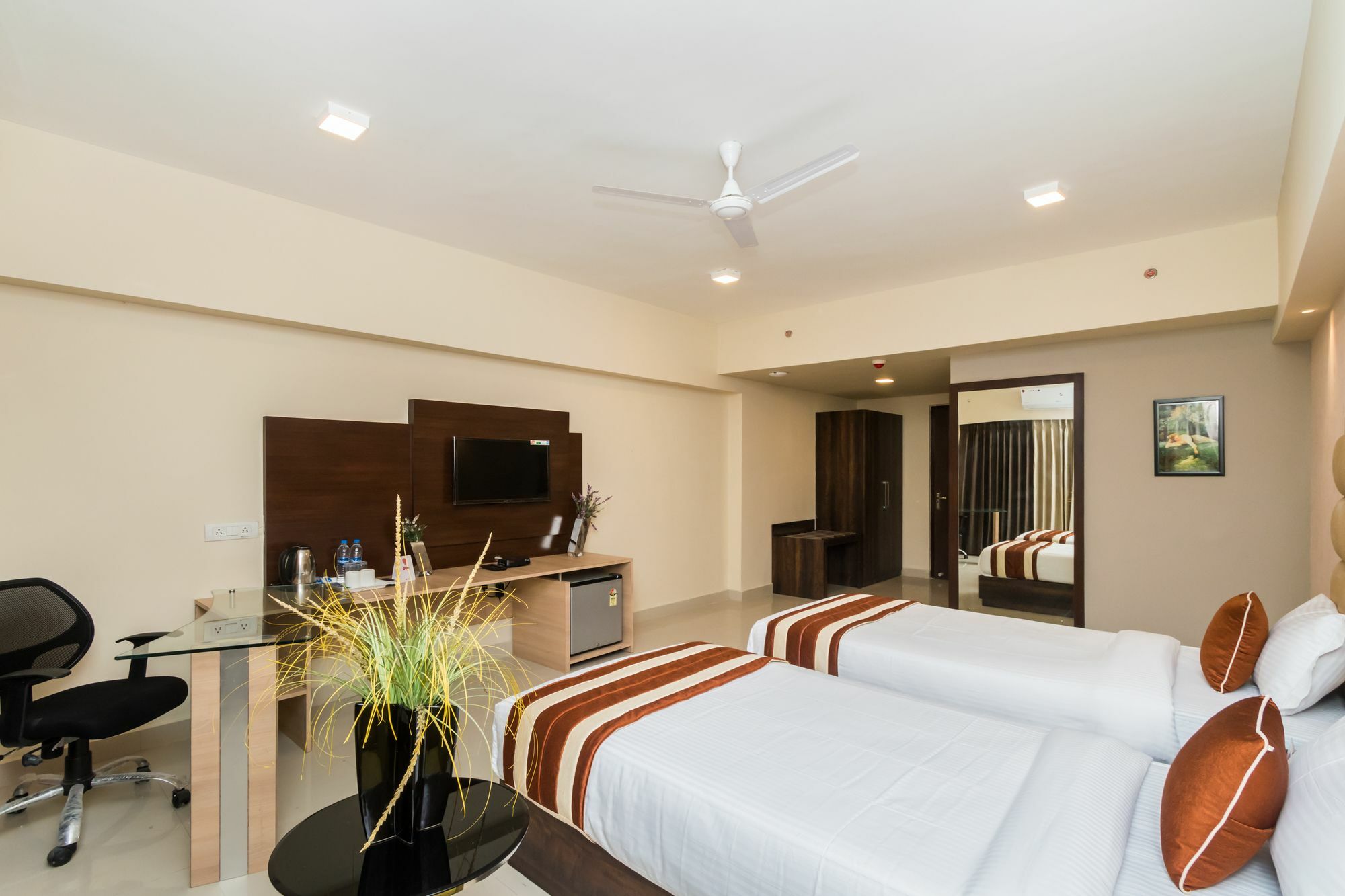 Capital O 10212 Hotel West Willows Xanadu Calcutta Buitenkant foto