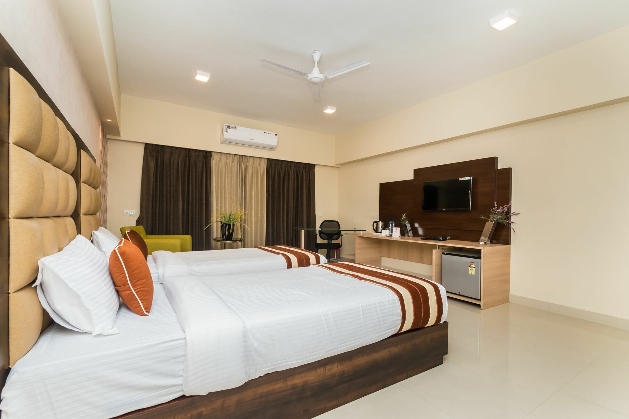 Capital O 10212 Hotel West Willows Xanadu Calcutta Buitenkant foto